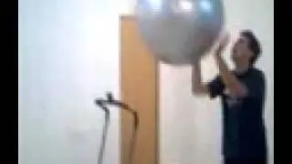 hombre desprovisto recibe impacto