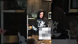 Ей не нравятся ни оружие, ни татуировки 🤣
