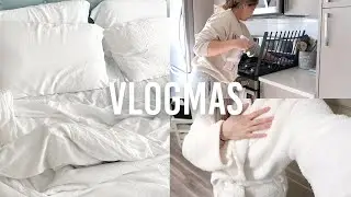 VLOGMAS DAY 3 | DEEP CLEAN MY APARTMENT WITH ME + NEW BEDDING