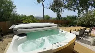Hot tub in Mountain View Home