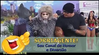 Batman, Robin contra Pé Grande para libertar a Mulher Maravilha... só poderia ser SORRIAGENTE!