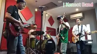 Suasana Latihan Band di Studio VOZ Music Studio | Juli 22