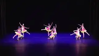 Coreografia Jogo de cartas. Mostra de dança infantil a noite é uma criança. Coreógrafa Aline Karkow