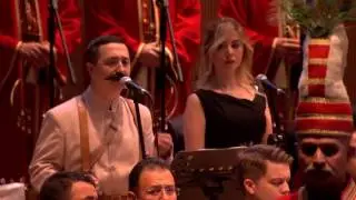 Kubilay Aksoy - Yeni Cami Avlusunda
