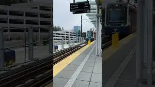 Link Light rail 1 Line Arriving at Shoreline South Station