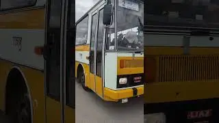 Odjezd historick&eacute;ho autobusu Karosa LC 735 z dočasn&eacute; zast&aacute;vky Letensk&aacute; pl&aacute;ň #bus #karosa #shorts