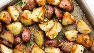 Crispy Garlic Roasted Potatoes