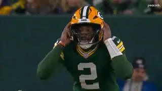 Packers fumbles snap and it hits off Malik Willis helmet vs Ravens 😂