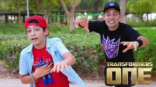Petualangan Epik Jason dan Alex dengan Transformers Optimus Prime