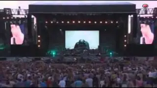 Robbie Williams - Me and my Monkey (Live At Knebworth) - En Espa&ntilde;ol