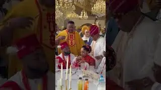 Chioma serving Davido palm wine at their traditional wedding ❤️❤️ #chivido2024