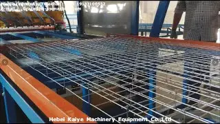 M&aacute;quina de soldadura vertical de paneles EPS 3D/EPS 3D panel welding machine Vertical wire insertion