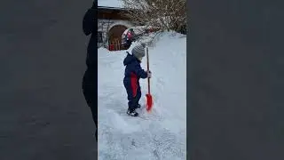 Training early 😃 #dixit #winter #snow #snowfall #cleaningsnow #Austria #austrianwinter