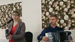A WIĘC POCAŁUJ MNIE JESZCZE RAZ pośpiewał muzykant Zbyszek Ciechowicz w Złotym Dworze