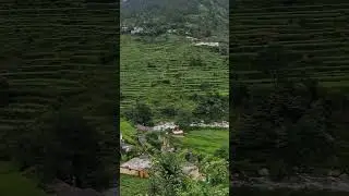 पहाड़ों की खामोशी में सुकून है... 🌄 #ghoomoaurjaano