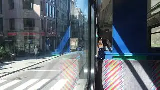 En tranv&iacute;a por la Stortingsgata, Oslo, 15 de abril de 2020
