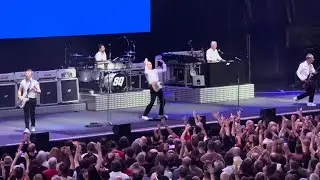 Status Quo - Caroline (LIVE Madrid 2024 Noches del Botánico)