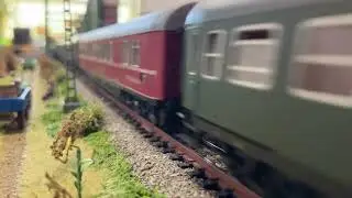 Trix Express: E184 mit SCHARNOW-Wagons auf der Modulanlage TE IG Mitte
