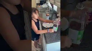 Making smoothies with KC 🍓🥭