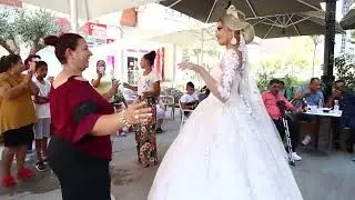 Super moment: Dalja e nuses nga shtëpia magjike 😍