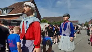 Ducasse de Maffle 2024 : Cort&egrave;ge de mini g&eacute;ants