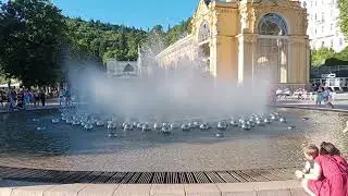 Zp&iacute;vaj&iacute;c&iacute; font&aacute;na Mari&aacute;nsk&eacute; L&aacute;zně hudba Johann Strauss ml.: NETOP&Yacute;R-PŘEDEHRA
