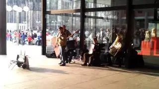 Brilliant Russian Street Musicians - Cologne Cathedral - Bach's Toccata & Fugue in D Minor