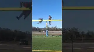field goal post are for the big grippers 🤣😂 #muscleup #fieldgoal