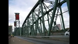 A feature of the Hawthorne Bridge in Downtown Portland.