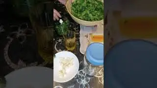 Pr&eacute;paration persil, coriandre, ail et huile d'olive pour tajine, poissons sauce...