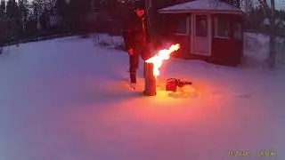 Swedish torch/one log fire. J&auml;tk&auml;nkynttil&auml;.
