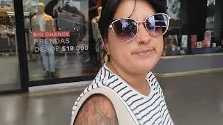 Salimos de compras en Moto y uuun viento A Julieta no le importa la lluvia. Solo le importa gastar. 