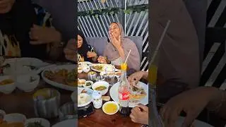 best friends sharing #africa #food #viral #trending #shorts #short #youtubeshorts