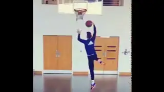 David De Gea playing basketball