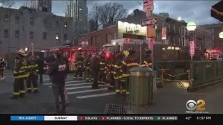 Manhattan-bound 7 train hits debris and stalls for 2 hours, stranding hundreds