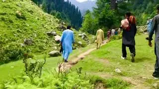 Jarogo waterfall ka rasta jaha se pedal shoro hota haa / جاروگو ابشار کا ودیو جاھا سی پیدال سافار شو