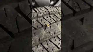 Gomma auto forata chiodo vite