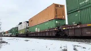 Trainspotting: NS #1223 leads a NS intermodal through Somerset, KY