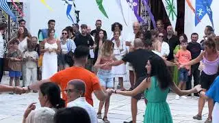 ΕΤΣΙ ΑΠΛΑ... ΠΑΡΑΔΟΣΙΑΚΑ.. ΣΤΗΝ ΑΥΛΗ ΤΗΣ ΠΑΝΑΓΙΑΣ ΤΗΣ ΑΠΕΡΑΘΙΤΙΣΣΑΣ  - ΑΠΕΙΡΑΝΘΟΣ ΝΑΞΟΣ