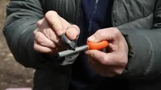 How to us a Fire Steel (clip)