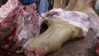 This is one of the options for cutting beef, pork meat  in the Russian markets. Как разделают мясо.
