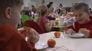 Tradicionális szlovén reggeli az Aranyban – Idén is volt mézes reggeli a suliban