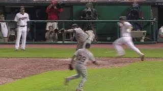 Santiago's barehanded play retires Kipnis