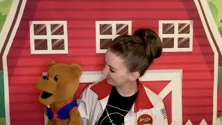 Awana Cubbies Puppet Show - AppleSeed Bear Hug 6