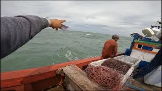 DEU CAIXA CHEIA NA RETIRADA NO ESPINHEL! Pescaria em Alto Mar &mdash; PEGOU, FRITOU E COME NA HORA! 3/4