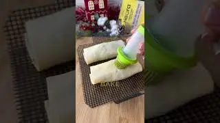Vegan Puff Pastry Rolls with Caramelized Onion & Heura 🌱 | Christmas Recipe
