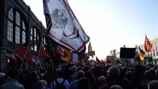 9. Mai 2016, PEGIDA in Dresden: Freude &uuml;ber Kanzlerr&uuml;cktritt (Werner Faymann) in &Ouml;sterreich