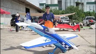 Practicing with my PilotRC Extra 330SX with smoke on very fun plane to fly i love this plane