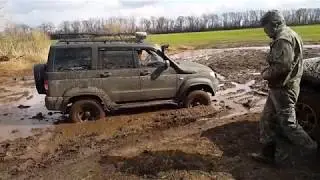 УАЗ ПАТРИОТ НЕ ВЫВОЗИТ _  ГРЯЗЬ ,НИВЫ