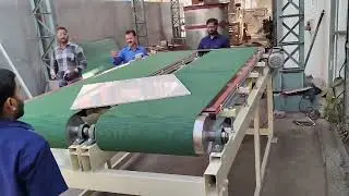 Conveyor table for rotating large tiles (slabs)